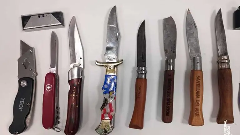 Armas blancas aprehendidas por la Policía Municipal de Pamplona. POLICÍA MUNICIPAL DE PAMPLONA