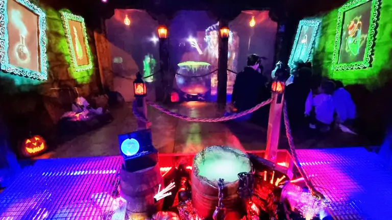 Celebración de Halloween en el taller de coches Autorrama de Pamplona. Navarra.com