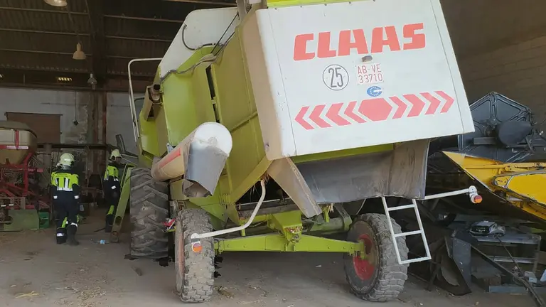 Un hombre de 35 años queda atrapado por una cosechadora en Cortes. BOMBEROS DE NAVARRA