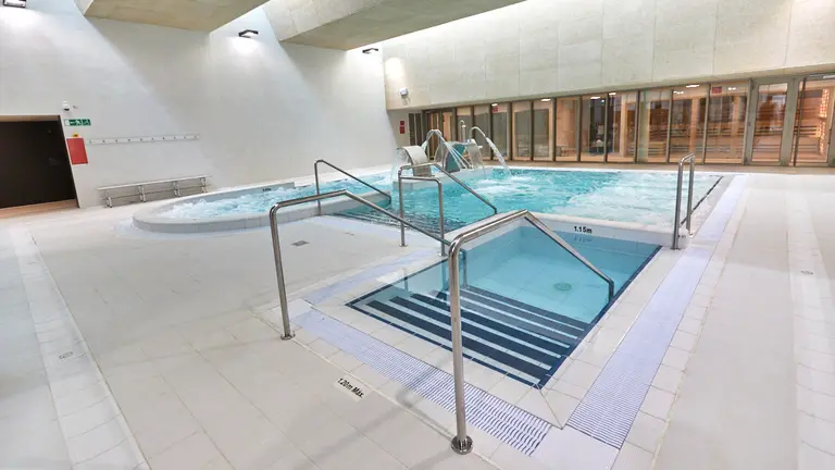 Inauguración del nuevo edificio de CD Amaya con una una renovada piscina de 25 metros, un vaso de actividades, una zona de balneario spa y sauna. IÑIGO ALZUGARAY