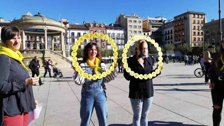 La Plataforma 0-3 ha reivindicado con una performance los incumplimientos del Departamento de Educación del Gobierno de Navarra. EUROPA PRESS