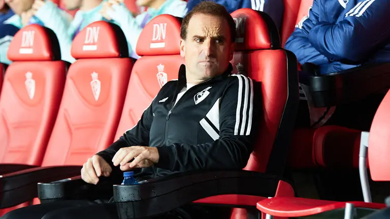 La grada de El Sadar durante el partido de La Liga Santander entre CA Osasuna y FC Barcelona. IÑIGO ALZUGARAY