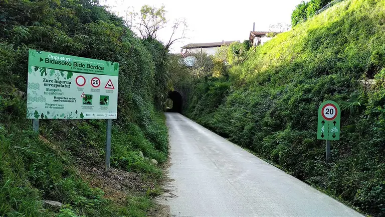 La Vía Verde del Bidasoa estrena señalética. CEDERNA GARALUR