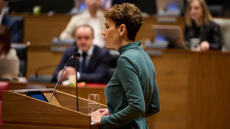 La presidenta Chivite durante su intervención en el debate sobre el Estado de la Comunidad. PABLO LASAOSA
