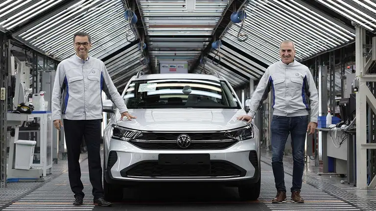 Michael Hobusch, presidente de Volkswagen Navarra, y Alfredo Morales,
presidente del Comité de Empresa. VOLKSWAGEN NAVARRA