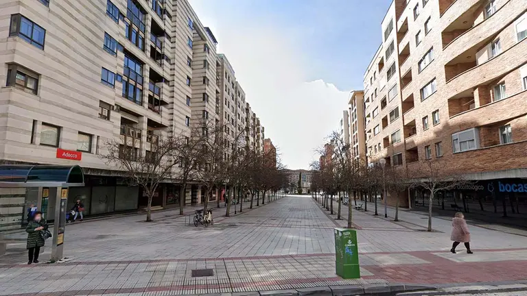 Vista de la calle peatonal Irunlarrea en el barrio pamplonés de Mendebaldea. GOOGLE MAPS