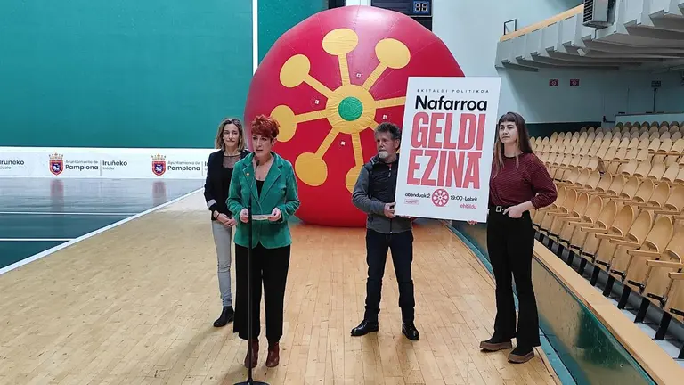 La portavoz de EH Bildu en el Parlamento de Navarra, Bakartxo Ruiz, presenta un acto que celebrará la formación abertzale el próximo 2 de diciembre en el frontón Labrit de Pamplona. - EUROPA PRESS