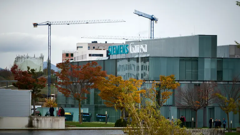 Concentración convocada por ELA en Siemens Gamesa "por la estabilidad en el empleo y la defensa de las condiciones laborales".  PABLO LASAOSA
