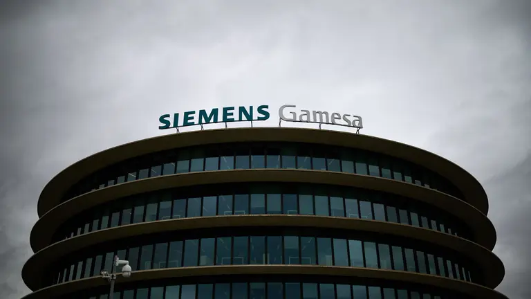 Concentración convocada por ELA en Siemens Gamesa "por la estabilidad en el empleo y la defensa de las condiciones laborales".  PABLO LASAOSA