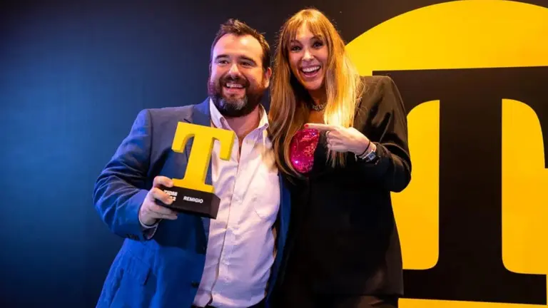 Luis Salcedo, de Remigio (Tudela, Navarra), T de Oro de Navarra; y la periodista Beatriz Solano.