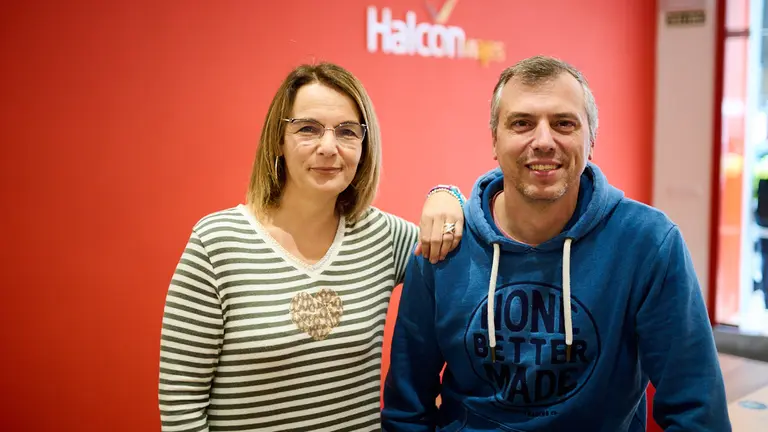 Eduardo Gaztelu y Begoña Arbizu de Halcón Viajes. PABLO LASAOSA