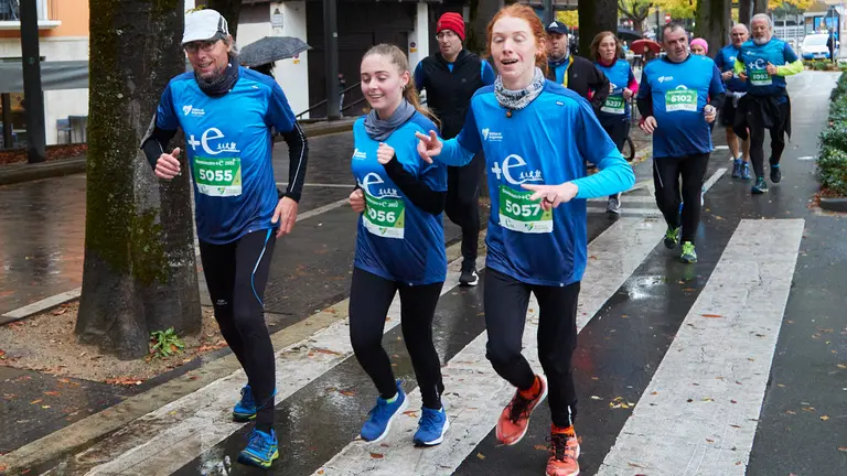 Carrera Popular Solidaria en Pamplona, organizada por el Teléfono de la Esperanza. IÑIGO ALZUGARAY