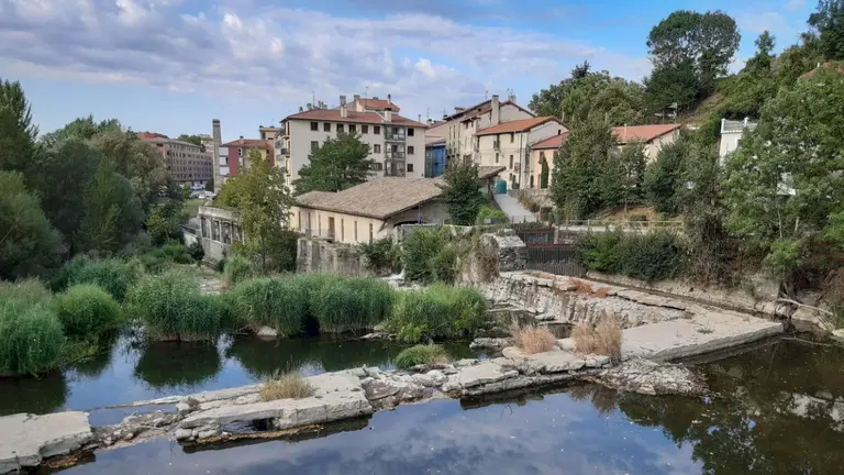 El Batán de Villava antes de las obras de reconstrucción y dañado por las últimas inundaciones. CEDIDA