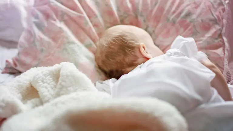 Imagen de archivo de una niña durmiendo. ARCHIVO