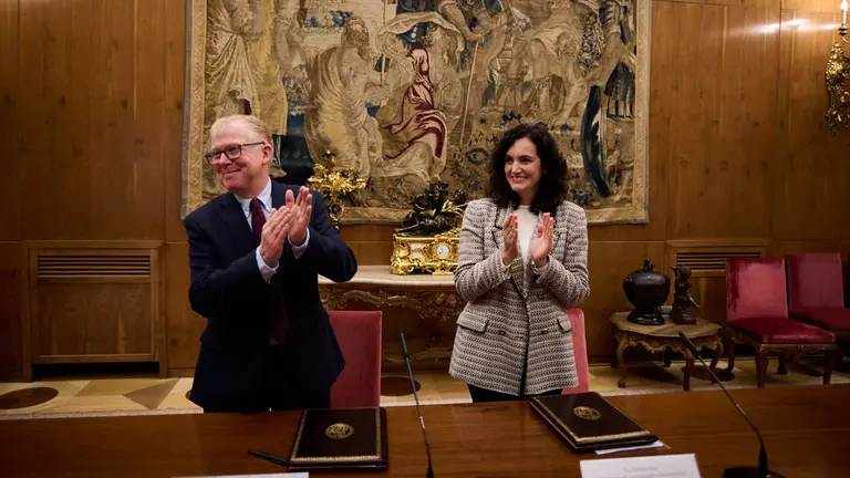 La Universidad de Oxford y la Universidad de Navarra firman un convenio para impulsar la investigación en inmunoterapia frente al cáncer. PABLO LASAOSA