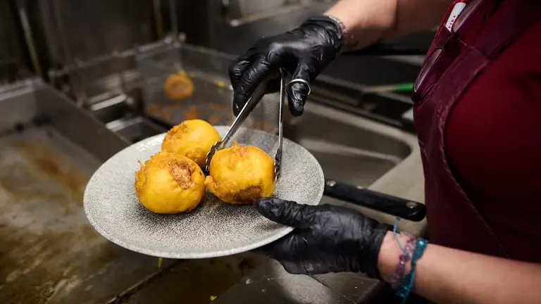 Frito de pimiento del bar La Mandarra de la Ramos, en la calle San Nicolás de Pamplona. PABLO LASAOSA