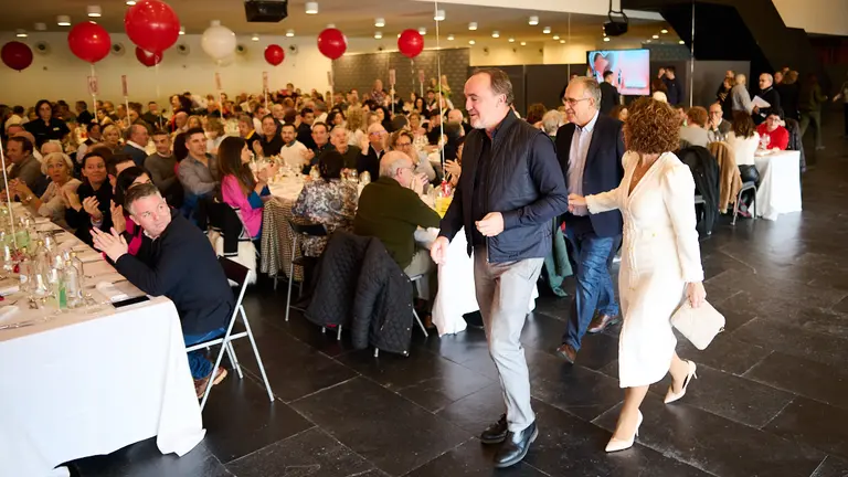 El presidente de UPN, Javier Esparza, interviene en la celebración del Día del Partido. PABLO LASAOSA