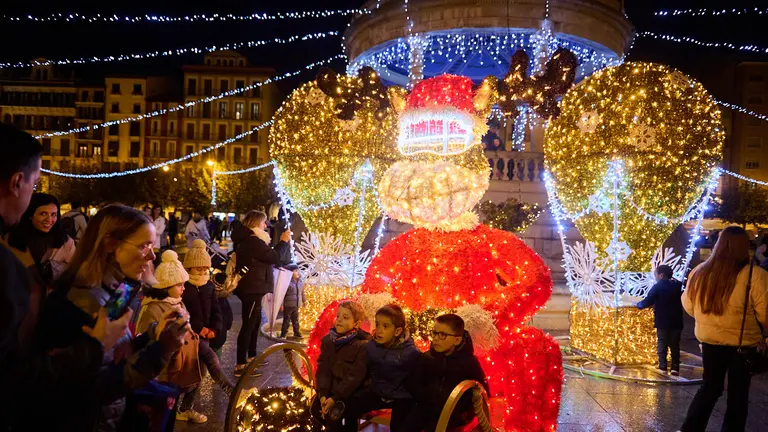 Encendido de la iluminación navideña 2022 en Pamplona. PABLO LASAOSA