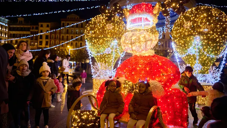 Encendido de la iluminación navideña 2022 en Pamplona. PABLO LASAOSA