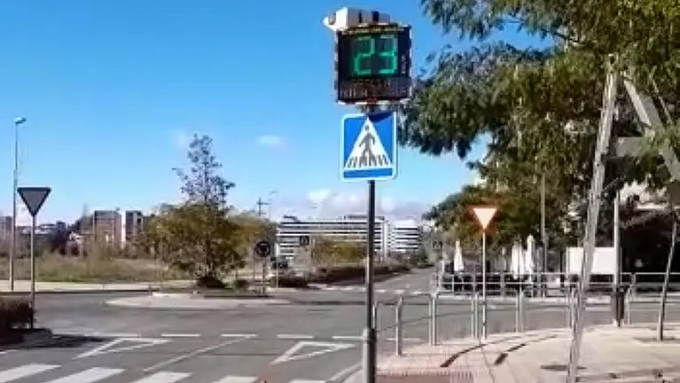 Uno de los radares pedagógicos que se están instalando en Burlada. CEDIDA