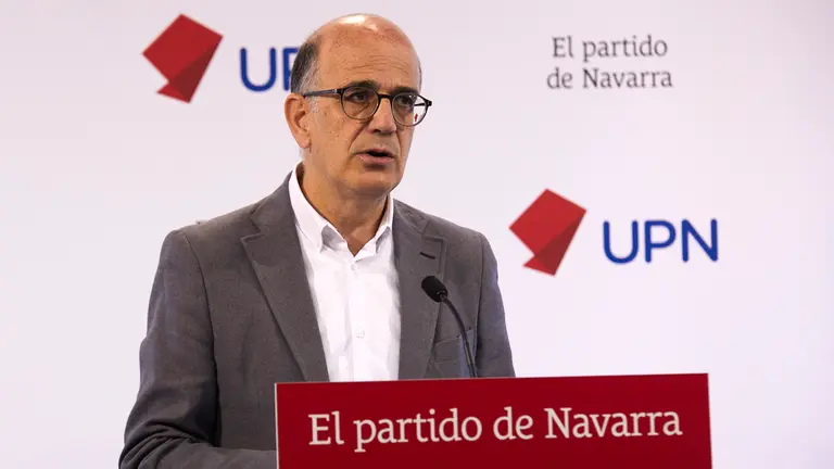 El senador de UPN, Alberto Catalán, presenta las enmiendas que va a registrar el partido regionalista a los Presupuestos Generales del Estado para 2023. IÑIGO ALZUGARAY