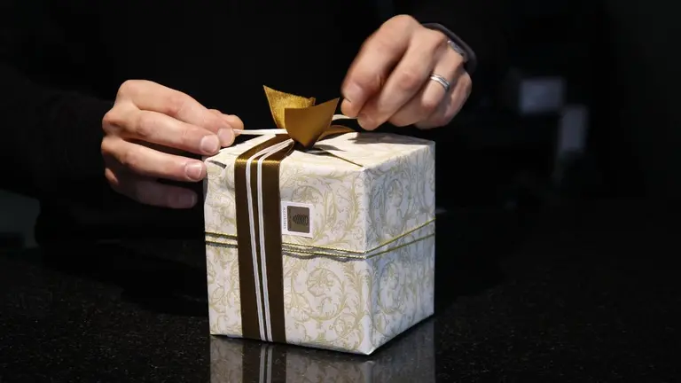 Los comerciantes que lo soliciten recibirán papel de regalo y bolsas reutilizables. CEDIDA