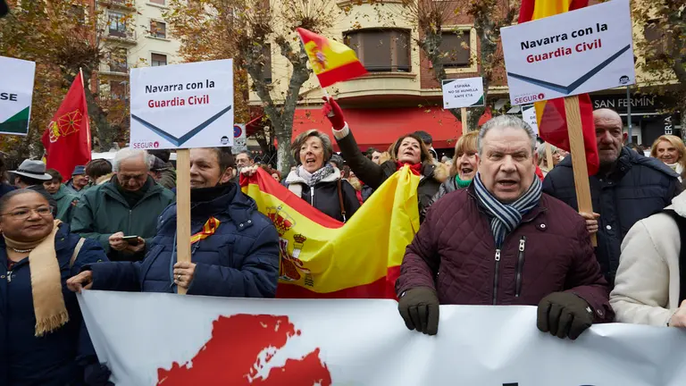 Concentración en apoyo a la Guardia Civil tras el pacto alcanzado para la asunción de las competencias de Tráfico por la Policía foral. IÑIGO ALZUGARAY