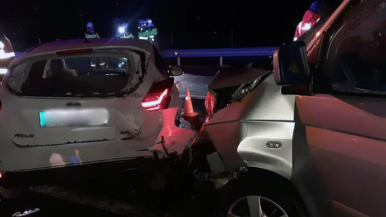 Colisión por alcance en la A-68 en el término municipal de Cortes que atendieron la Policía Foral y los Bomberos de Navarra. BOMBEROS de NAVARRA