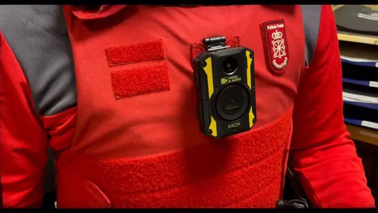 Cámara en un agente de la Policía Foral. - GOBIERNO DE NAVARRA