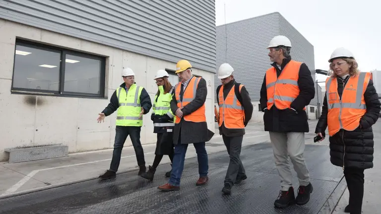 El vicepresidente Aierdi en su visita a la empresa Oleofat en la CAT de Tudela. CEDIDA