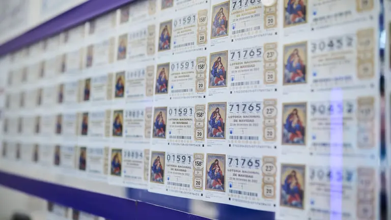 Administración de lotería "La trece", en la calle Tudela 3. PABLO LASAOSA