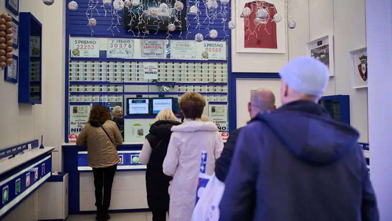 Administración de lotería "La trece", en la calle Tudela 3. PABLO LASAOSA
