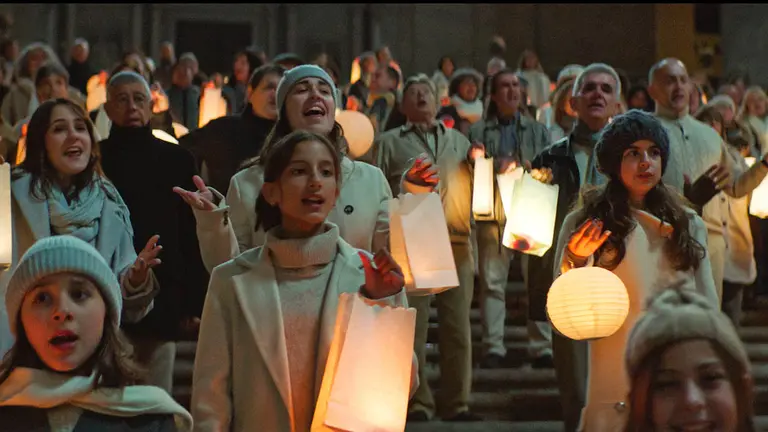 La Fundación ”la Caixa” convierte su vídeo coral participativo en un cuento de Navidad. FUNDACIÓN LA CAIXA