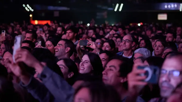 La cantante Rigoberta Bandini durante su concierto en el Navarra Arena. PABLO LASAOSA


