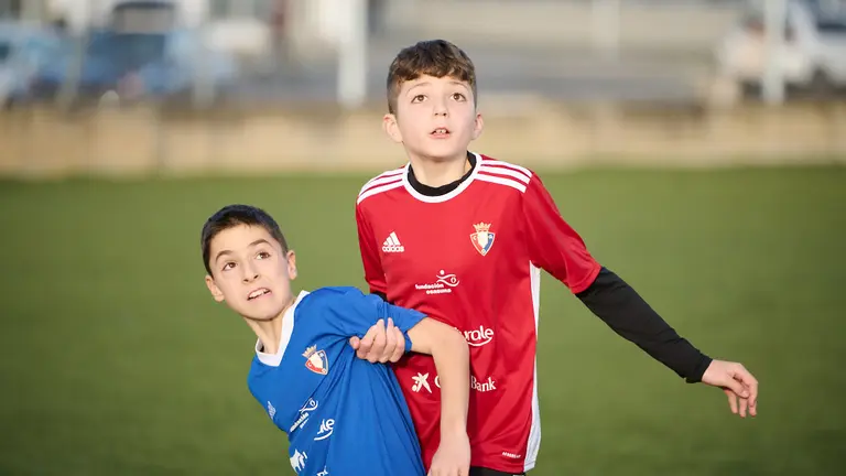 Cardenal Ilundain se enfrenta a Calasanz durante el torneo interescolar 2022. PABLO LASAOSA