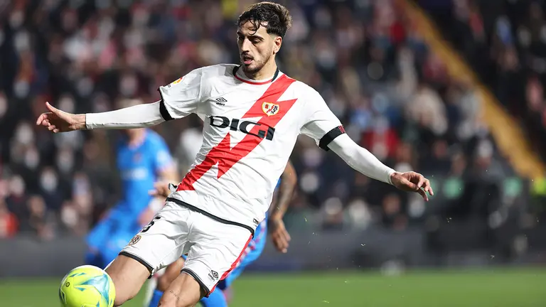 Alejandro Catena con la camiseta del Rayo Vallecano.
Oscar J. Barroso / AFP7 / Europa Press.