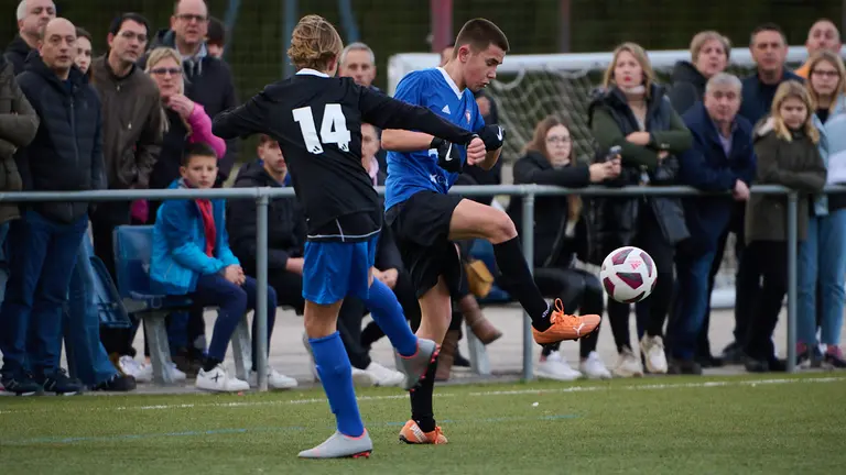 Maristas se enfrenta a Buztintxuri durante la tercera jornada del torneo interescolar 2022. PABLO LASAOSA
