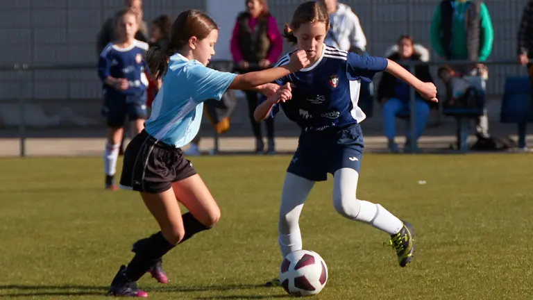 Segunda jornada del XL Torneo Interescolar de Fundación Osasuna en categoría femenina celebrado en las instalaciones de Tajonar. . IÑIGO ALZUGARAY