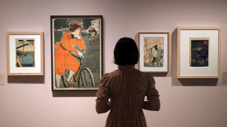 Presentación de la exposición Carteles de la vida moderna. Los orígenes del arte publicitario en CaixaForum Girona. CEDIDA