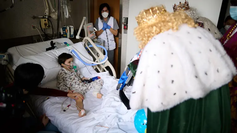 Cabalgata solidaria para llevar regalos a los niños más desfavorecidos. PABLO LASAOSA