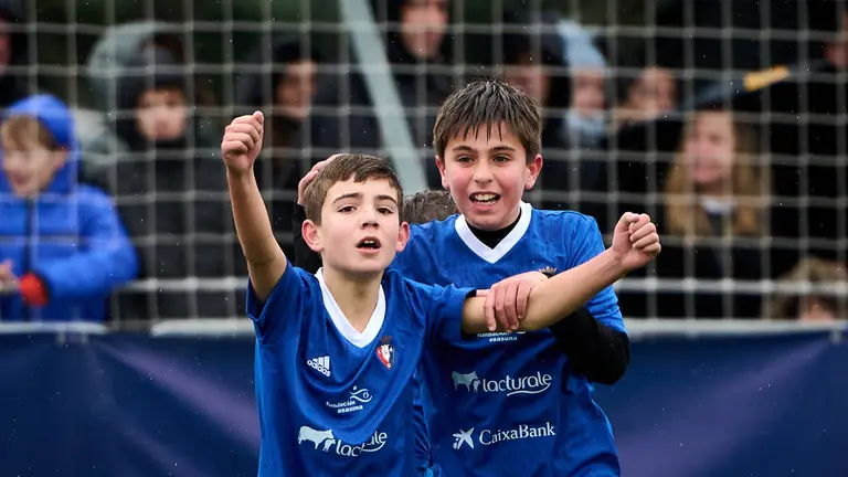 Luis Amigó se enfrenta a Camino de Santiago en la final mixta del torneo interescolar 2022. PABLO LASAOSA