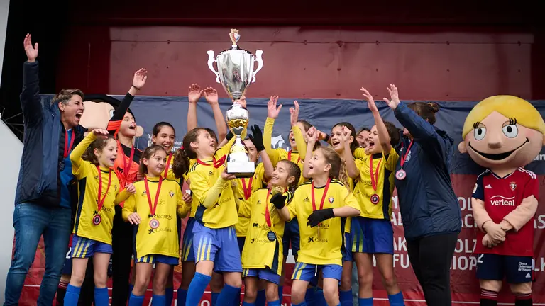Entrega de premios y trofeos de la XL edición del  campeonato interescolar. PABLO LASAOSA