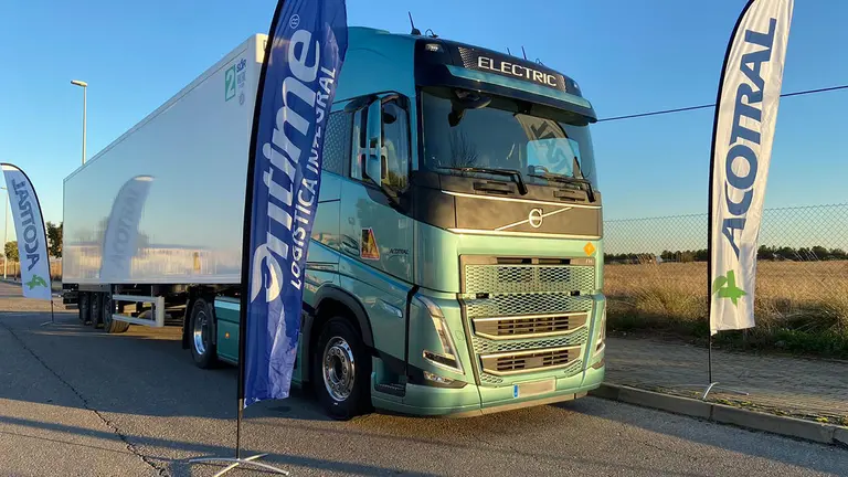 Mercadona, primera empresa en hacer distribución urbana de mercancías con tractoras eléctricas. MERCADONA