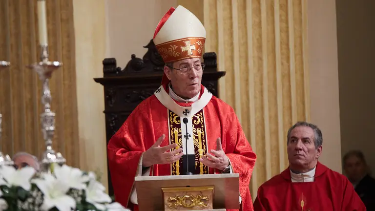 Fiesta de las reliquias de San Fermín presidida por el arzobispo Francisco Pérez en la capilla del Santo en la iglesia de San Lorenzo de Pamplona. IÑIGO ALZUGARAY