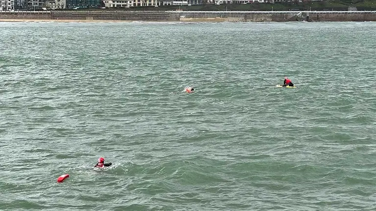 Rescate en la bahía de La Concha. BOMBEROS EUSKADI