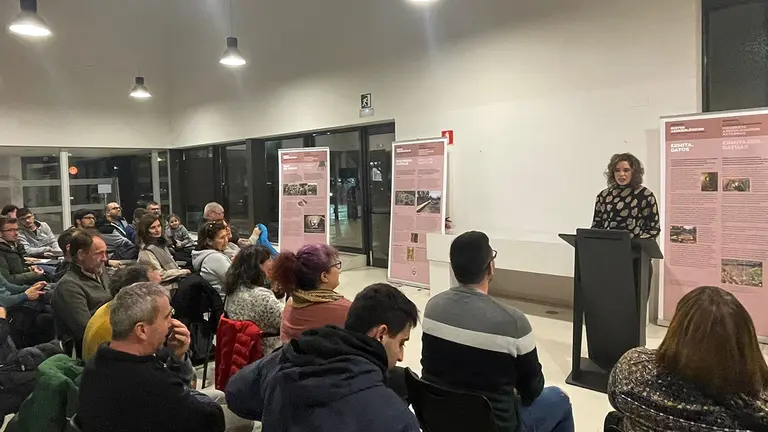 Artica expone a los vecinos sus hallazgos de la Ermita de San Cristóbal. CONCEJO DE ARTICA