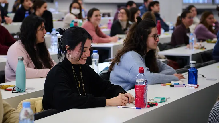 Cientos de personas se examinan del MIR y del resto de pruebas que conforman la Formación Sanitaria Especializada. PABLO LASAOSA