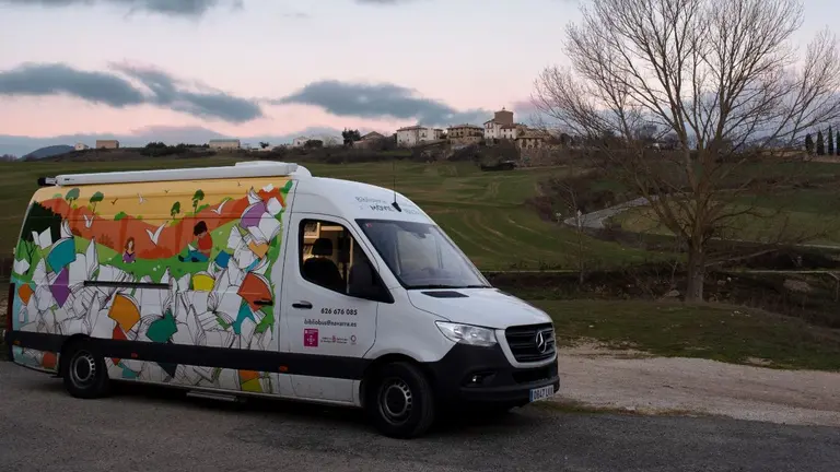 El Bibliobús de Tierra Estella en uno de sus trayectos. CEDIDA