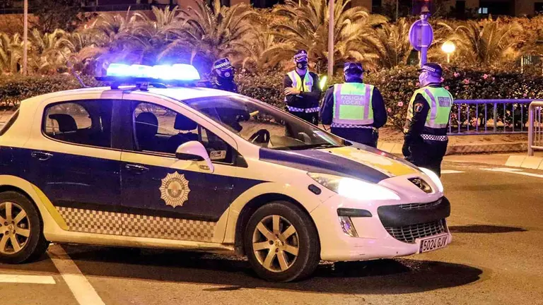 Vehículo de la Policía Local de Alicante en imagen de archivo. AYUNTAMIENTO DE ALICANTE