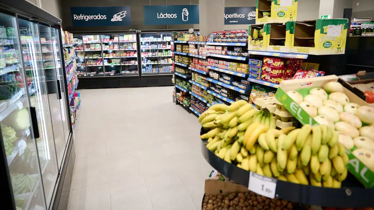 Supermercado Unide, situado en la calle Río Urrobi 6 en el barrio de la Milagrosa. PABLO LASAOSA